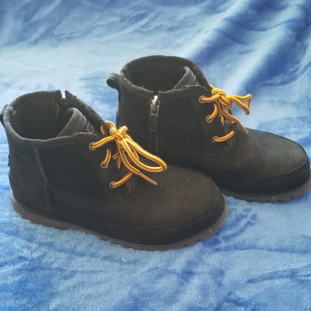 UGG